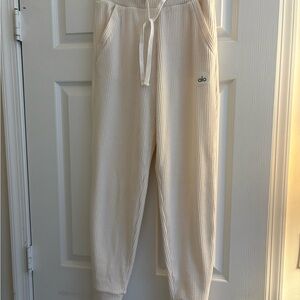 ALO Yoga Women’s Ivory Ribbed Joggers
